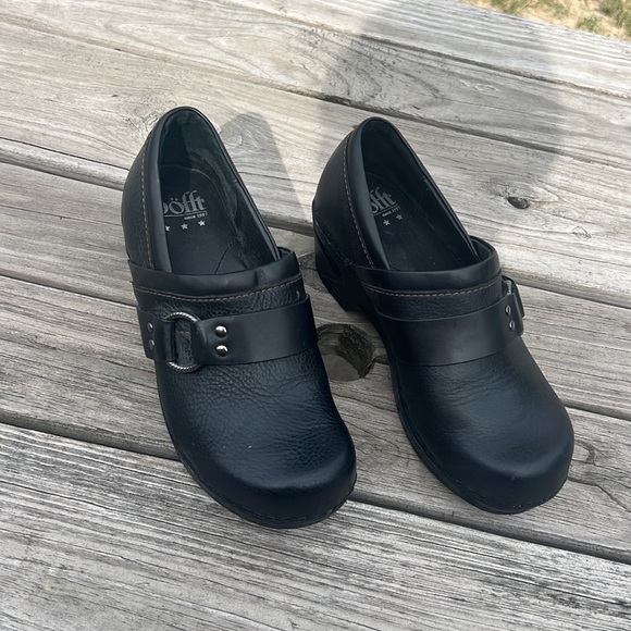 Soffit - Picture 2 of 7